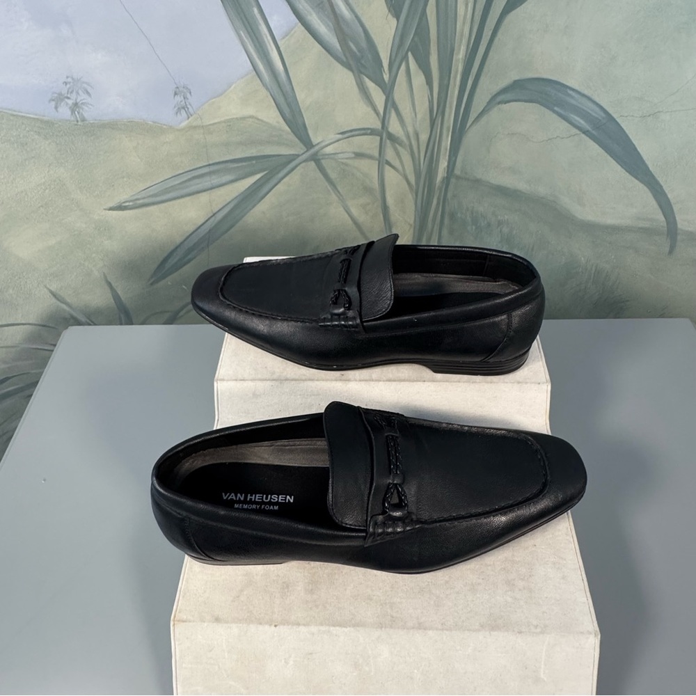 Van Heusen Men's Black Loafers, size 8.5, NWOT - Picture 3 of 11